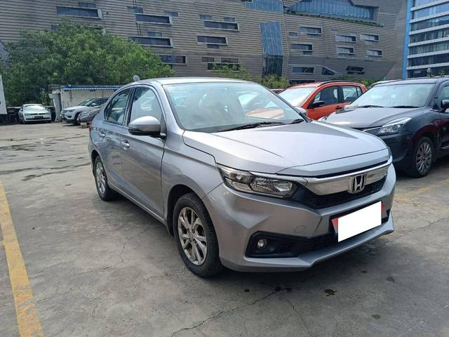 https://images10.gaadi.com/usedcar_image/4544491/original/processed_e75b351c074f865c3925b7c3100cd058.jpg?imwidth=6400