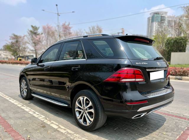 https://images10.gaadi.com/usedcar_image/4544542/original/processed_045f798d3f899dd8278016b3484461b2.jpg?imwidth=6402