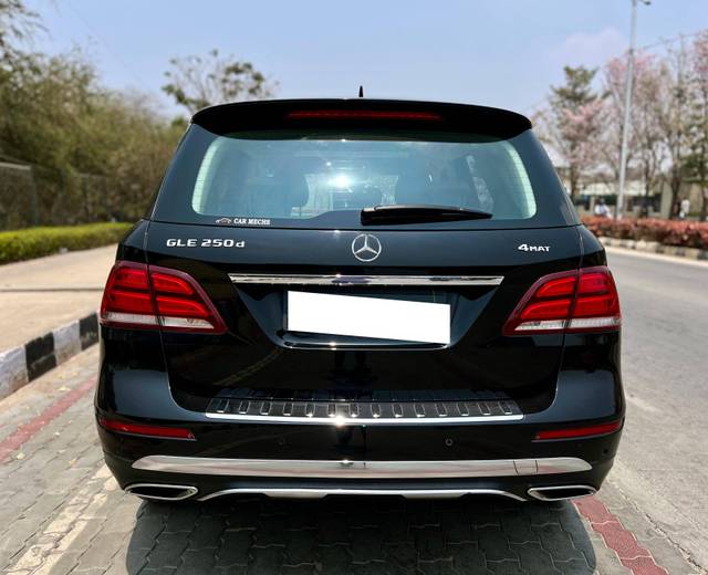https://images10.gaadi.com/usedcar_image/4544542/original/processed_39522ff35cabe45a0a3d4c4afb1ccd68.jpg?imwidth=6401
