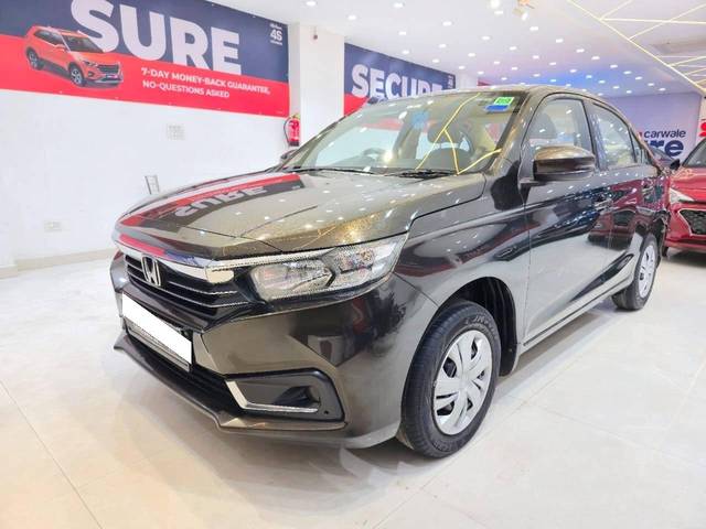 https://images10.gaadi.com/usedcar_image/4544544/original/processed_893708d1b0e00886b92b24609d70d7b9.jpg?imwidth=6402