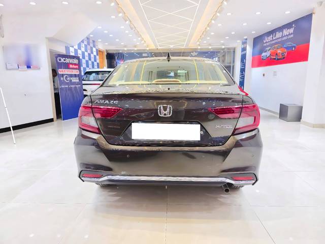 https://images10.gaadi.com/usedcar_image/4544544/original/processed_cd0380b4739ce1f0d23ac00dd2b429b7.jpg?imwidth=6401