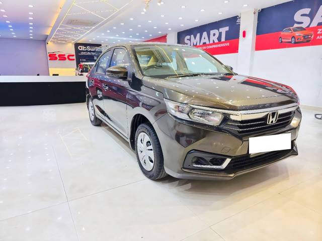 https://images10.gaadi.com/usedcar_image/4544544/original/processed_fbffe90891b90e218869aaf08621928b.jpg?imwidth=6400