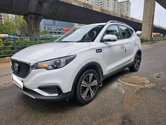 https://images10.gaadi.com/usedcar_image/4544550/original/processed_3330d05286457f14d5a8733efbd584b0.jpg?imwidth=6400