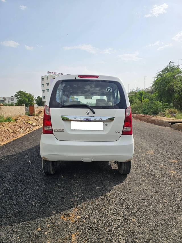 https://images10.gaadi.com/usedcar_image/4544554/original/processed_cec8cda31cb2018dcbeb2527b8445e12.jpg?imwidth=6402