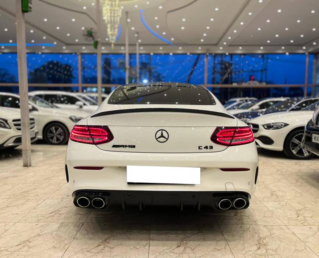 https://images10.gaadi.com/usedcar_image/4544555/original/processed_23fe4f429465974f40207a3d9e6cd324.jpg?imwidth=6401