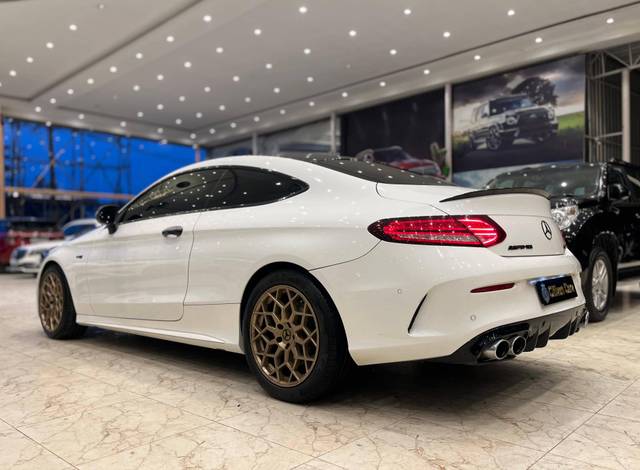 https://images10.gaadi.com/usedcar_image/4544555/original/processed_5887c97b3b4cf6925116bee6b32d1d34.jpg?imwidth=6402