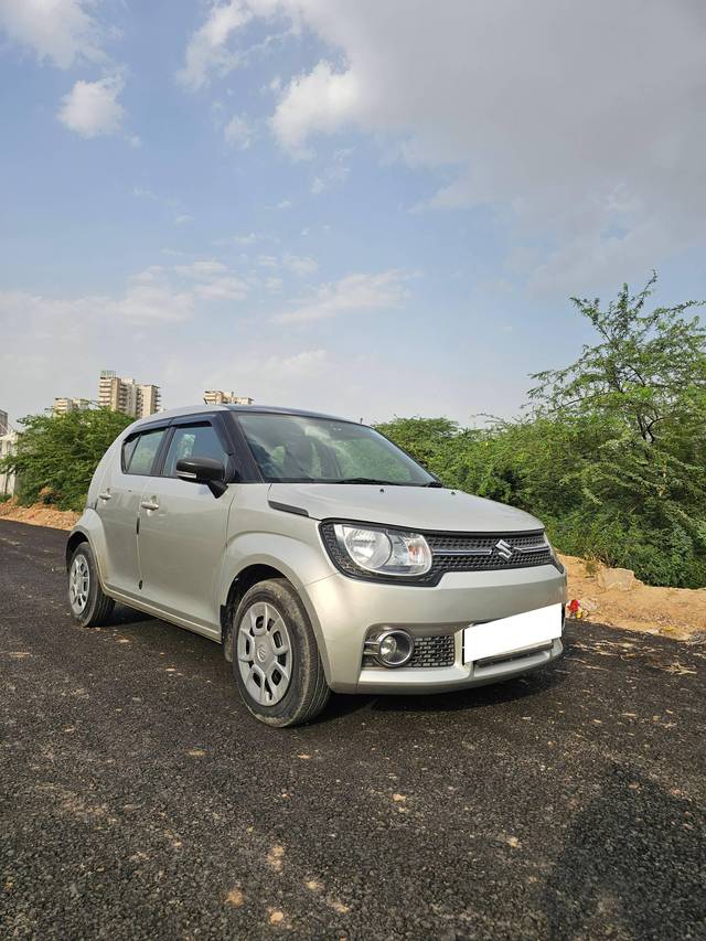 https://images10.gaadi.com/usedcar_image/4544558/original/processed_b0d134f6dfd8b2f97a5c15308c28b015.jpg?imwidth=6400