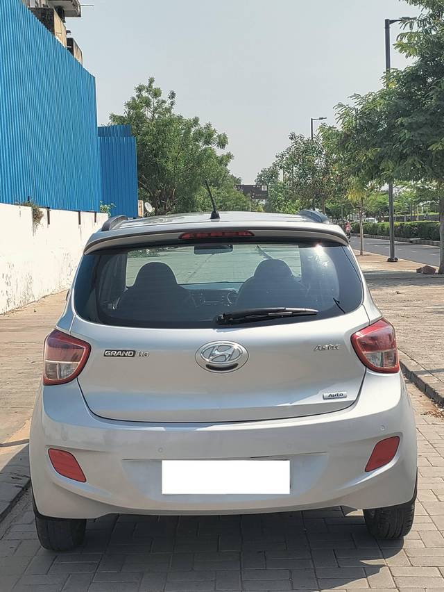 https://images10.gaadi.com/usedcar_image/4544560/original/processed_d72a0bf2a10a5699748d2f2fc1975a7f.jpg?imwidth=6402