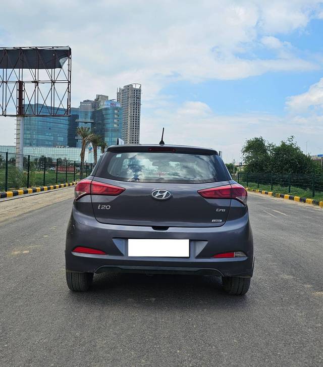 https://images10.gaadi.com/usedcar_image/4544563/original/processed_7561d50cfcb28b932674d1118aa8d146.jpg?imwidth=6402