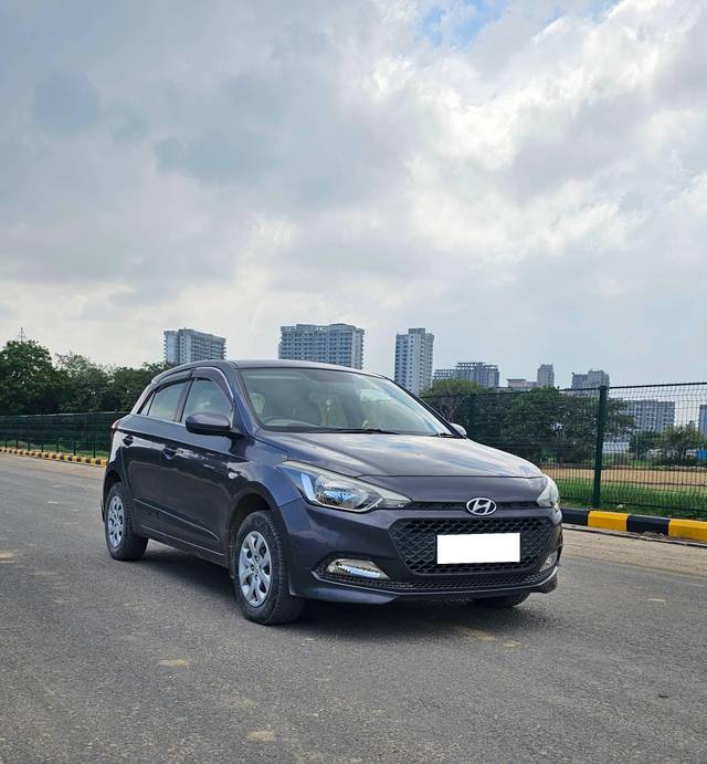 https://images10.gaadi.com/usedcar_image/4544563/original/processed_a52b0fd6f4c18b020f4ae5fd137f08b5.jpg?imwidth=6400