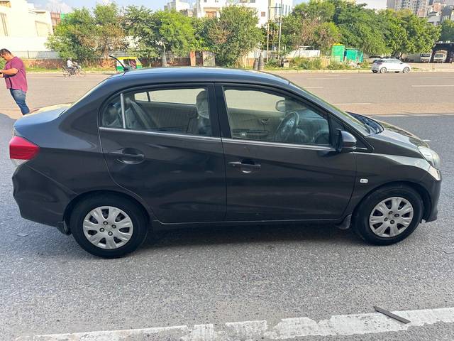 https://images10.gaadi.com/usedcar_image/4544566/original/01f43b59421a1104ea8c4b28a638a6d7.jpg?imwidth=6401