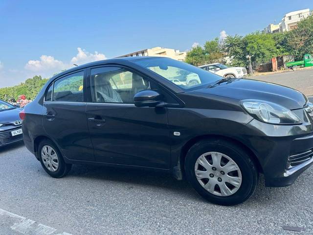 https://images10.gaadi.com/usedcar_image/4544566/original/processed_e53df06e384e3eb89b4642f8e101b034.jpg?imwidth=6400
