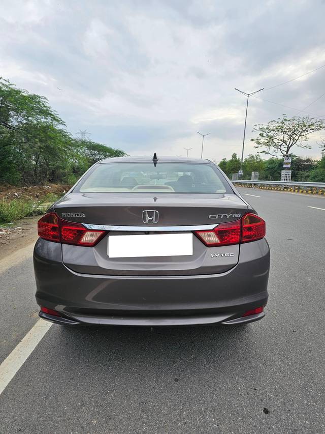 https://images10.gaadi.com/usedcar_image/4544576/original/processed_11ee4cc17c334c33edb1916ccbaadecf.jpg?imwidth=6402
