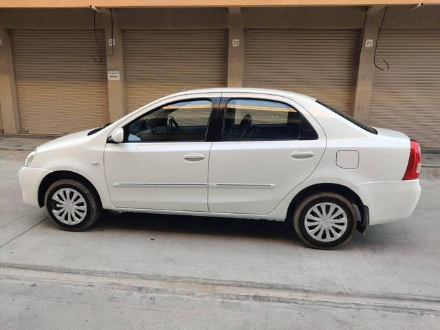 https://images10.gaadi.com/usedcar_image/4544588/original/processed_322775ca45d87aef7e186381e70aa39d.jpg?imwidth=6402