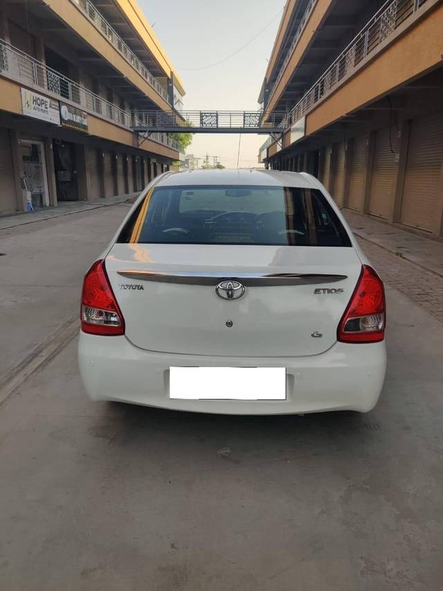 https://images10.gaadi.com/usedcar_image/4544588/original/processed_40ad13c1b0dbf5f59b05af7c4268c03b.jpg?imwidth=6401