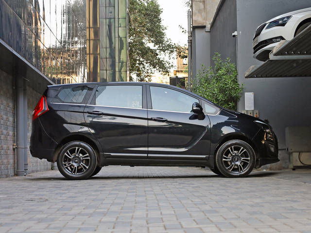 https://images10.gaadi.com/usedcar_image/4544592/original/08669b6dd0eb8a955ebf3ffa2daf2761.jpg?imwidth=6401