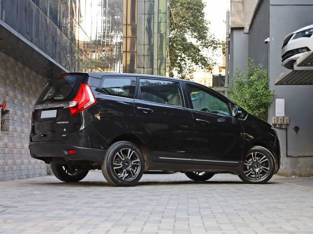 https://images10.gaadi.com/usedcar_image/4544592/original/processed_aabc77a7de2fd2c8f5def6fcf364b1a6.jpg?imwidth=6402