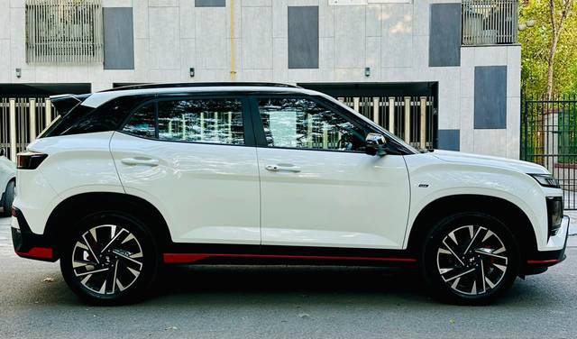 https://images10.gaadi.com/usedcar_image/4544653/original/54edae85ad8be361f37cc5b8fcd008d4.jpg?imwidth=6401