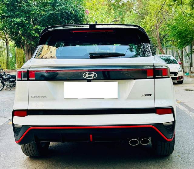 https://images10.gaadi.com/usedcar_image/4544653/original/processed_1da18d193bb29a9d014ae013a1617089.jpg?imwidth=6402