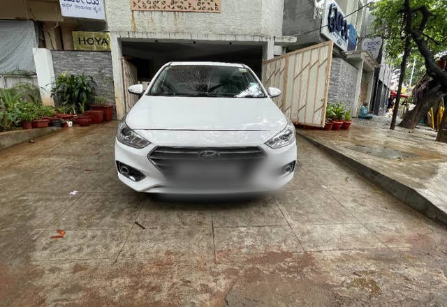 https://images10.gaadi.com/usedcar_image/4544660/original/798ab594-add0-478e-897f-cde73f2f17bc.?imwidth=6400