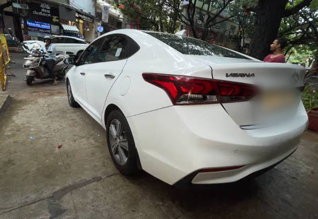 https://images10.gaadi.com/usedcar_image/4544660/original/8634c2df-cee6-4a85-9645-a1b7dc43d59d.?imwidth=6402