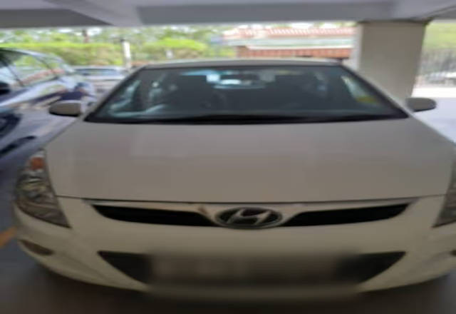 https://images10.gaadi.com/usedcar_image/4544663/original/fdce7d1c-2e5f-4452-a2c2-ca00b16cd44a.?imwidth=6400