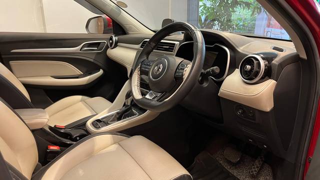 https://images10.gaadi.com/usedcar_image/4544670/original/538593289222b09b32ed28bdd098f34d.jpeg?imwidth=6402