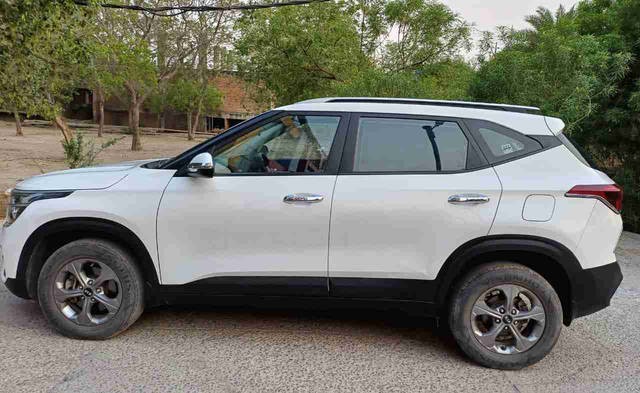 https://images10.gaadi.com/usedcar_image/4544676/original/processed_34eb3792497fd8827b521b720b8a338a.png?imwidth=6402