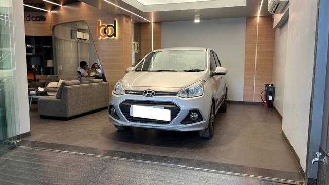 https://images10.gaadi.com/usedcar_image/4544677/original/processed_b6cf0210fa954f4296b55e10d109a45d.jpeg?imwidth=6402