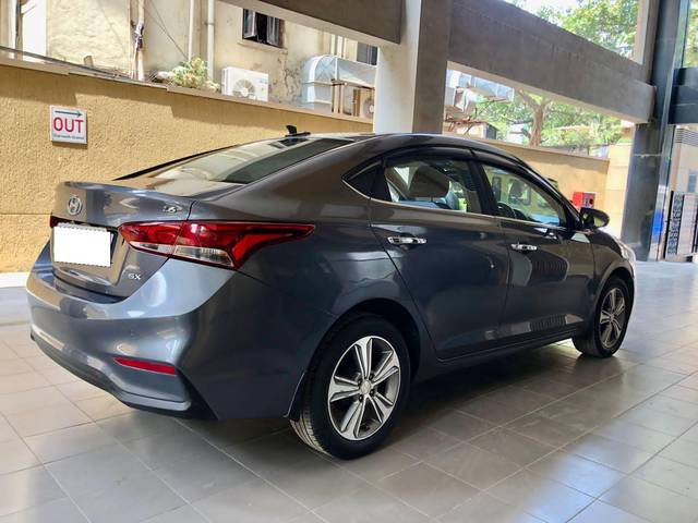 https://images10.gaadi.com/usedcar_image/4544686/original/processed_7a9f22d2a88b13f2b986d94b9be9cbb2.jpg?imwidth=6401