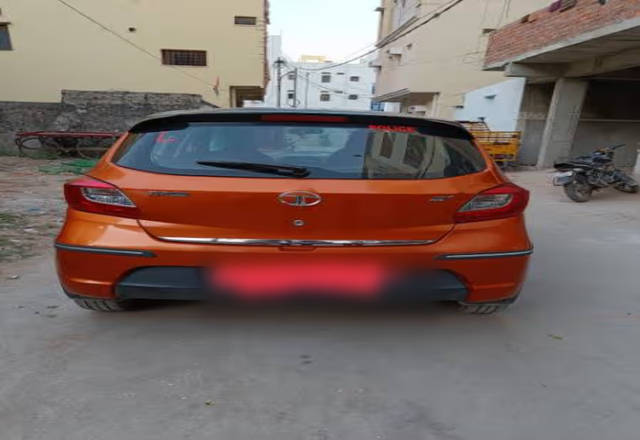https://images10.gaadi.com/usedcar_image/4544697/original/59122ada-99b4-4cbe-8e3a-b3176b9bedb2.?imwidth=6402
