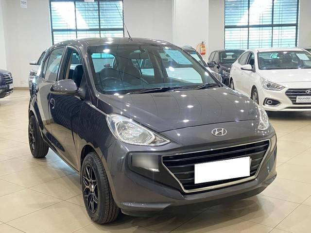 https://images10.gaadi.com/usedcar_image/4544710/original/processed_6bb1f82851af4b04efc806afc6148424.jpg?imwidth=6400