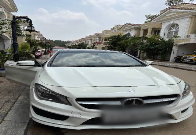 https://images10.gaadi.com/usedcar_image/4544722/original/e53e8cb2-95d7-4840-bc1e-9ce0782b1dd3.?imwidth=6400