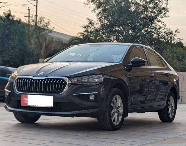 https://images10.gaadi.com/usedcar_image/4544731/original/processed_4867e6b1125f92f14f504fa2f5fa8456.jpg?imwidth=6402