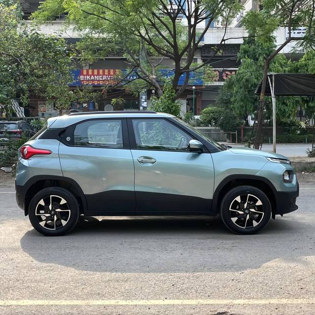https://images10.gaadi.com/usedcar_image/4544808/original/processed_ba3125ec2dda2c62664dbf1f4b84f17c.jpg?imwidth=6401