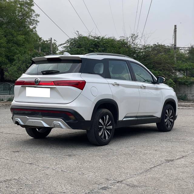 https://images10.gaadi.com/usedcar_image/4544812/original/processed_d1414e9f601ff28042d7563c3a8cb886.jpg?imwidth=6402