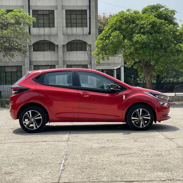 https://images10.gaadi.com/usedcar_image/4544819/original/6d89e478a8c44d2fa75544dd1be7f914.jpg?imwidth=6401
