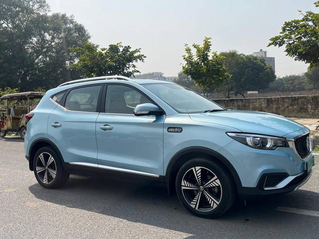 https://images10.gaadi.com/usedcar_image/4544822/original/processed_160236d30a1c53472fb20bafe1036430.jpg?imwidth=6400