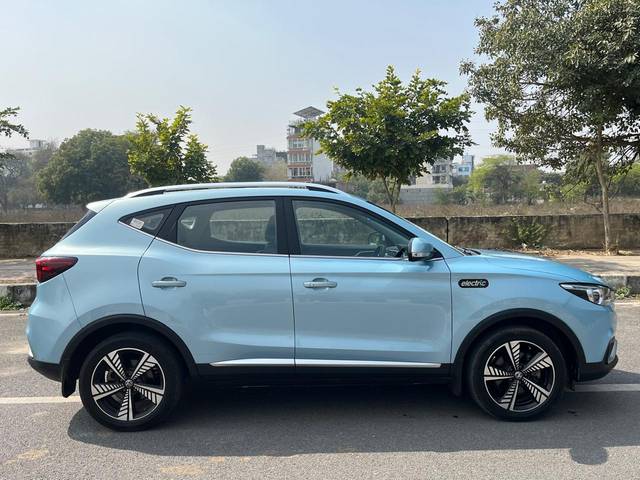 https://images10.gaadi.com/usedcar_image/4544822/original/processed_34fcea2985ed66368ece0384a3c1ac7c.jpg?imwidth=6401