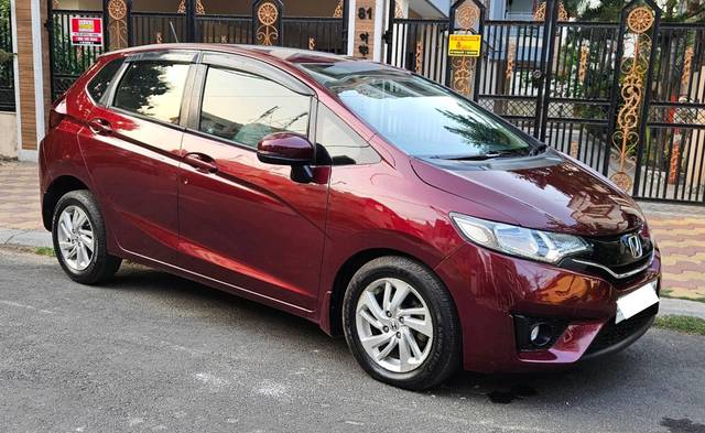 https://images10.gaadi.com/usedcar_image/4544831/original/processed_f27a3dec529b4cafdca4b6d3370ffa4e.jpg?imwidth=6400