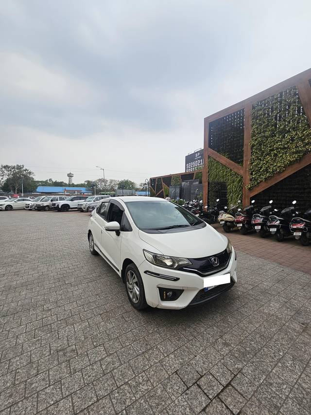 https://images10.gaadi.com/usedcar_image/4544836/original/processed_931060deebe6baf7dcf1c269220bcb77.jpg?imwidth=6400