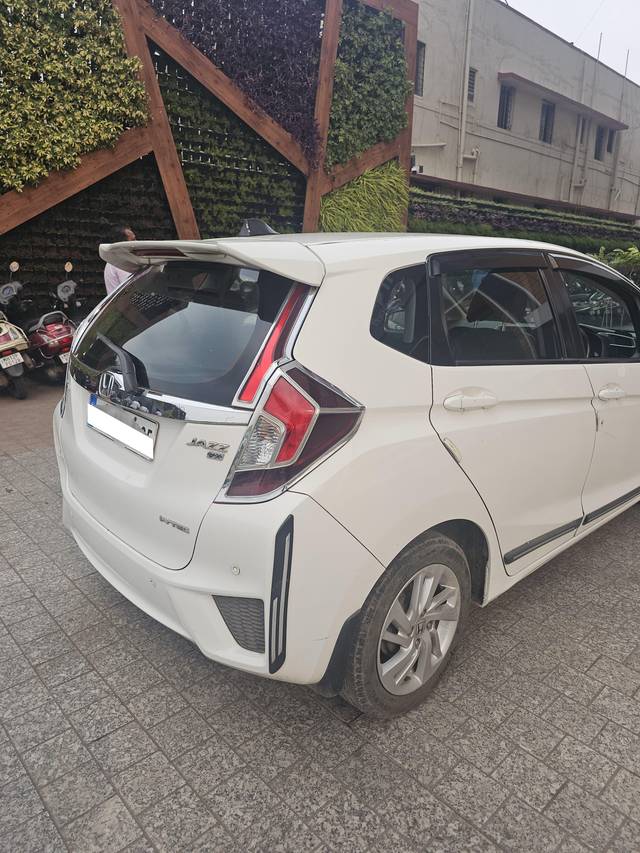 https://images10.gaadi.com/usedcar_image/4544836/original/processed_945efb132d912fc6efafe935188a5836.jpg?imwidth=6401