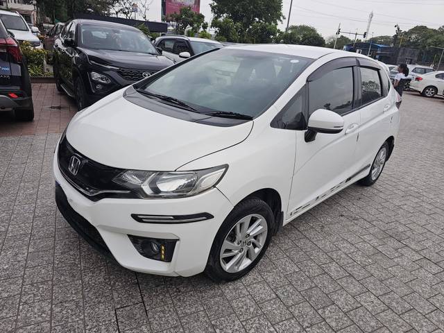 https://images10.gaadi.com/usedcar_image/4544836/original/processed_9d92ac9e7fe8364229f54007972a3c8b.jpg?imwidth=6402