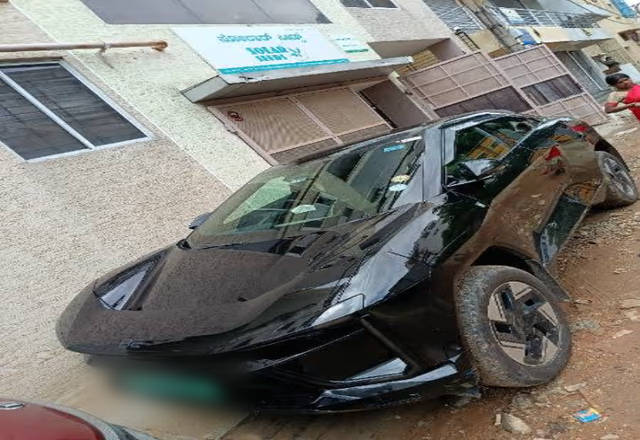 https://images10.gaadi.com/usedcar_image/4544838/original/e73f0a56-e5f0-42cf-8a3e-a81eff111a73.?imwidth=6402