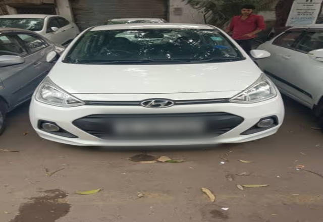 https://images10.gaadi.com/usedcar_image/4544845/original/8e059236-d41b-412a-b893-0b2d27729fe4.?imwidth=6400