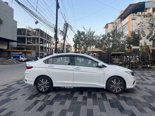 https://images10.gaadi.com/usedcar_image/4544860/original/processed_b33a746ae0eee6cf6d8b14c0faa9d199.jpg?imwidth=6401