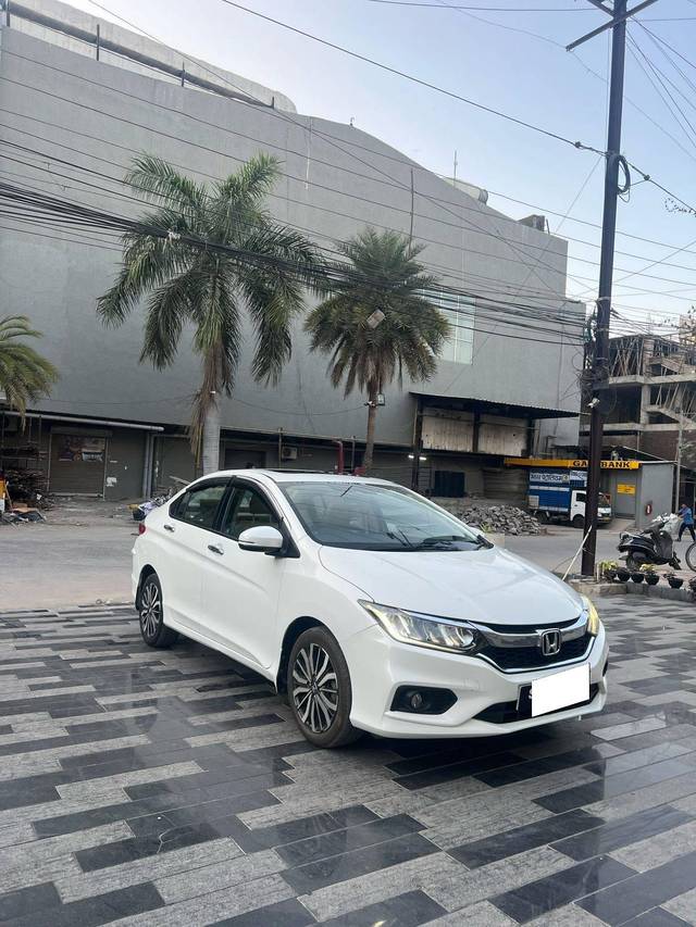 https://images10.gaadi.com/usedcar_image/4544860/original/processed_e410221886f52e8e7007d1e2ea111c43.jpg?imwidth=6400