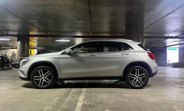 https://images10.gaadi.com/usedcar_image/4544868/original/processed_d9fd2f5c1ed20bb3037be850478e56c9.jpg?imwidth=6402