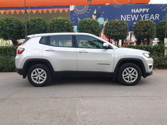 https://images10.gaadi.com/usedcar_image/4544931/original/processed_90f38b2652a68c6fda3cba7fc6849f38.jpg?imwidth=6401