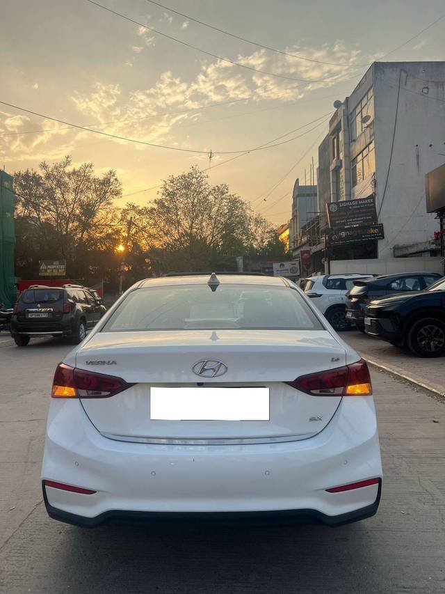 https://images10.gaadi.com/usedcar_image/4544942/original/processed_0779f8ca5f5f3d0ce59325324175894b.jpg?imwidth=6401
